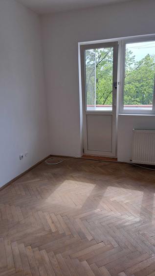 Apartament cu 3 camere semidecomandat în Nord