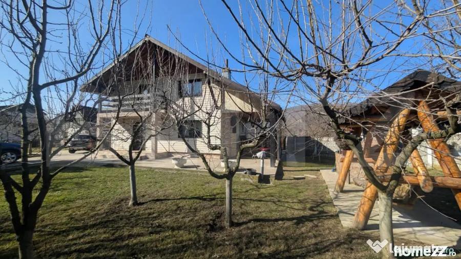 Casă cu 3 camere cu Teren 600 Mp în Central