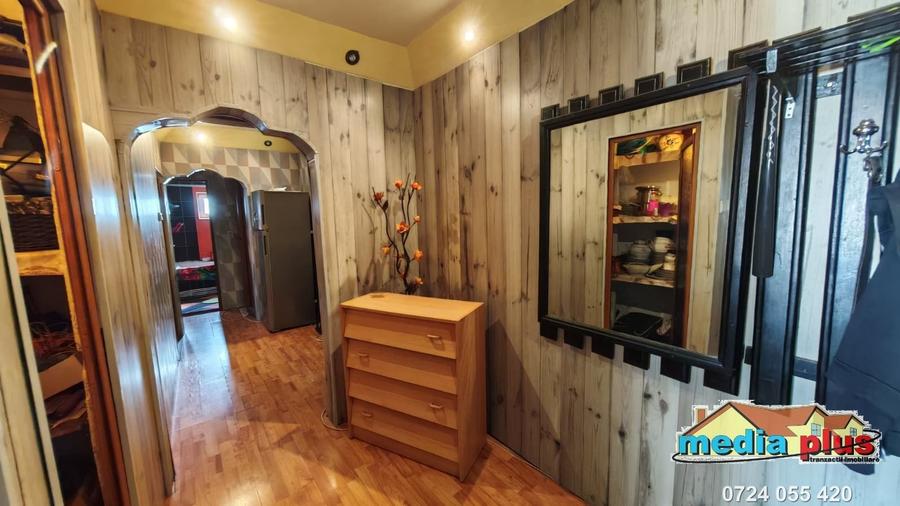 Apartament cu 3 camere decomandat în