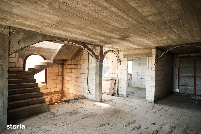 Casă cu 4 camere cu Teren 1674 Mp în Frătăuții Vechi