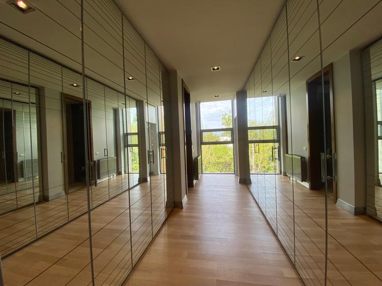 Apartament cu 4 camere în Băneasa