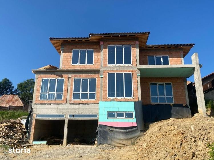 Casă cu 5 camere cu Teren 700 Mp în Central