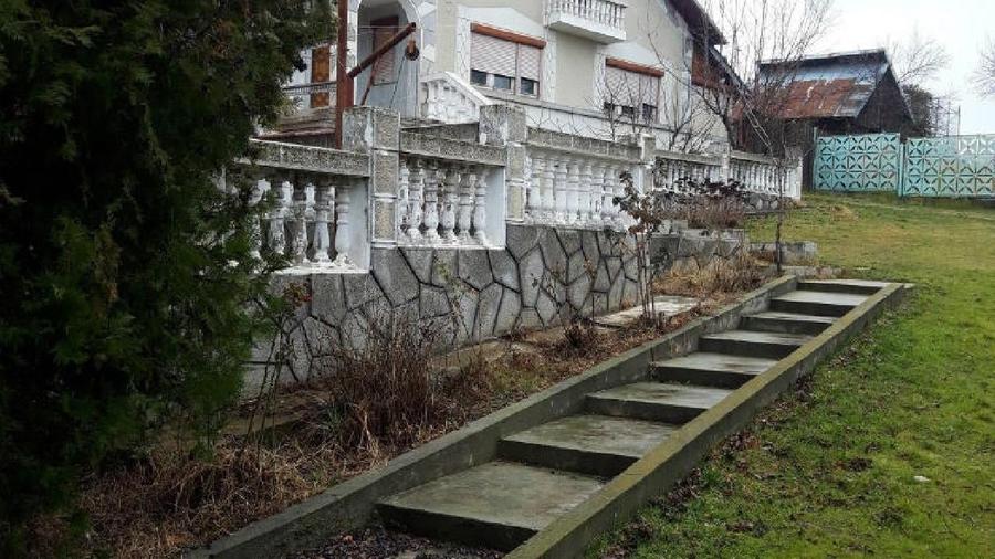Casă individuală cu 4 camere cu Teren 465 Mp în Raciu