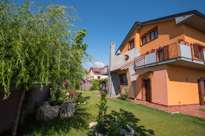 Duplex cu 7 camere cu Canalizare în Faleza Nord