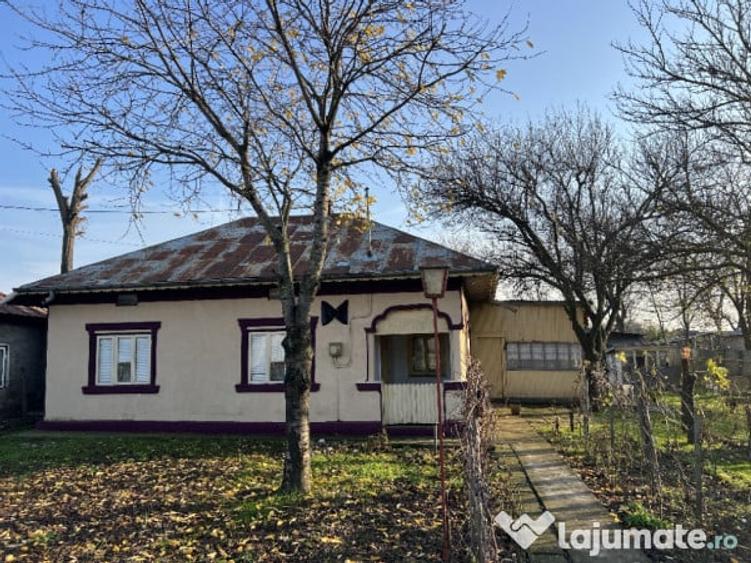 Casă cu 7 camere cu Teren 900 Mp în Ulmeni