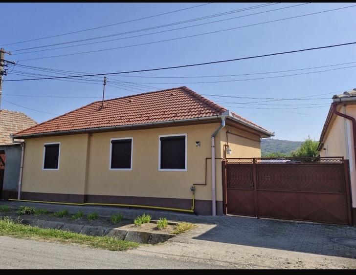 Casă cu 4 camere în Mănărade