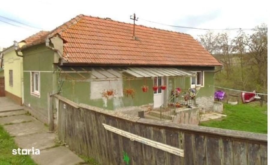 Casă cu 2 camere cu Teren 871 Mp în Central