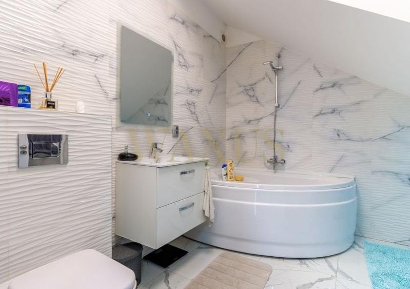 Duplex cu 4 camere cu Canalizare în Florești