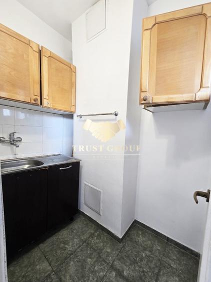 Apartament cu 5 camere decomandat în Victoriei