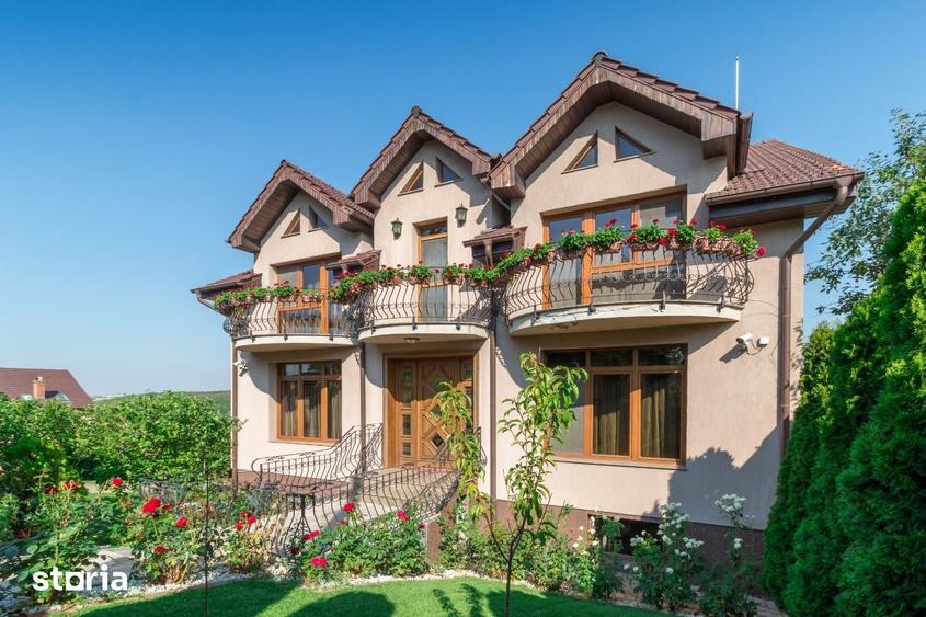 Casă cu 10 camere cu Teren 1053 Mp în Paleu