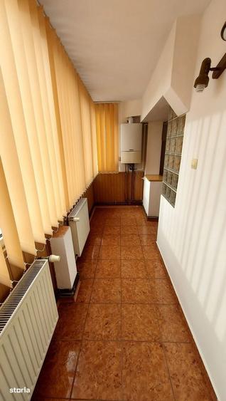 Apartament cu 3 camere decomandat în Sud