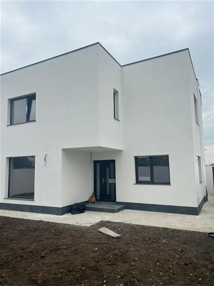 Casă individuală cu 3 camere cu Teren 270 Mp în Vânători