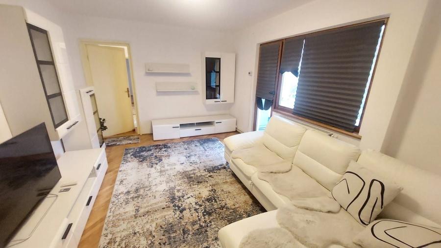 Apartament cu 3 camere semidecomandat, mobilat în Gheorgheni
