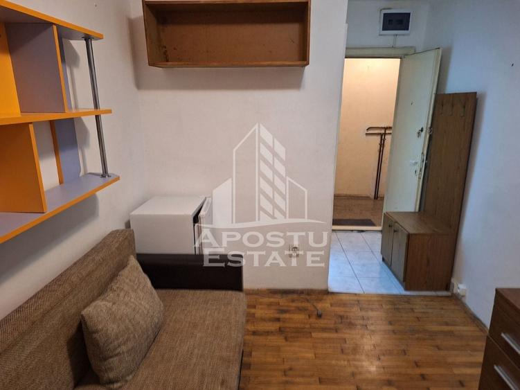 Garsonieră decomandată, mobilată în Complex Studențesc