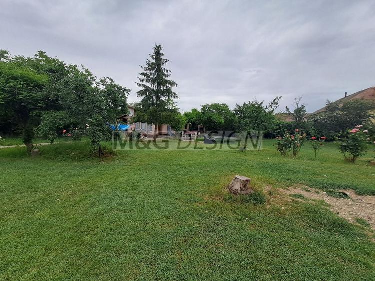 Casă individuală cu 7 camere cu Canalizare în Sânmartinu Sârbesc