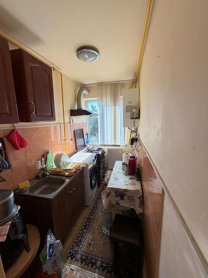 Apartament cu 3 camere semidecomandat, mobilat în Tomis III
