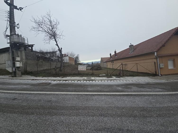 Teren de 1243 mp, în Lancrăm