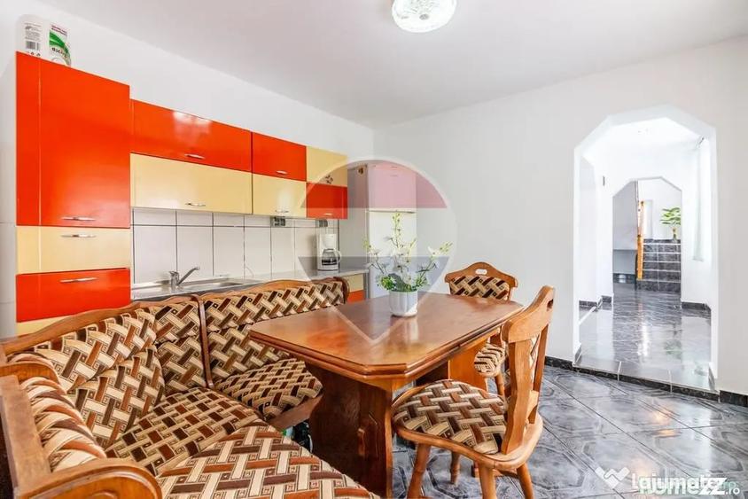 Casă cu 5 camere cu Teren 1842 Mp în Boboci