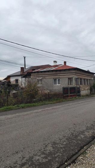 Casă cu 6 camere cu Teren 1613 Mp în Central
