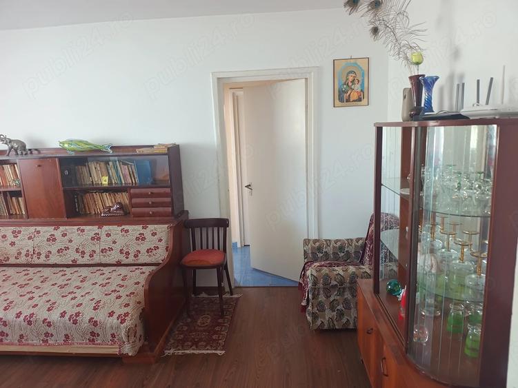 Apartament cu 3 camere semidecomandat în Central