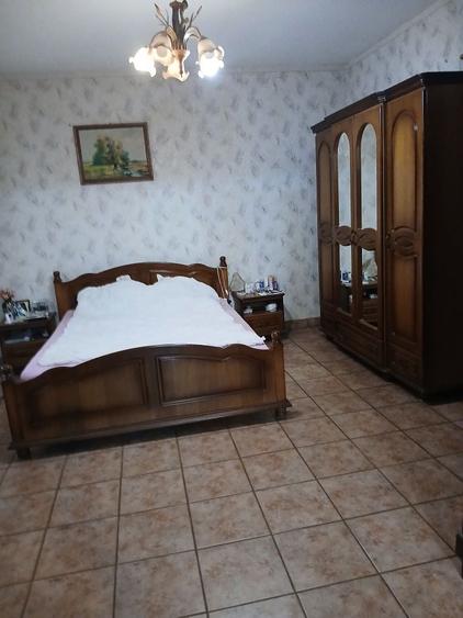 Casă cu 4 camere decomandat în Central