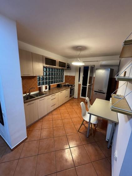 Apartament cu 2 camere decomandat în Republicii