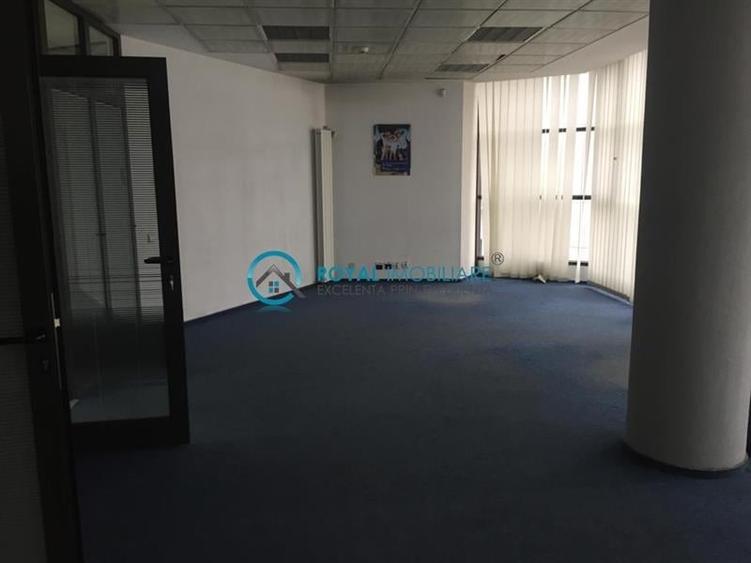 Birou, de 1,744 mp, în Central