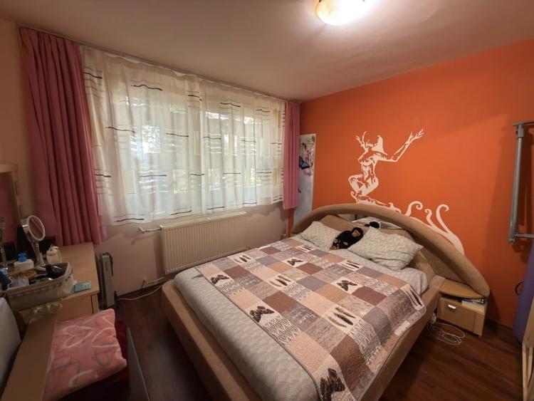Apartament cu 3 camere semidecomandat, mobilat în Nord