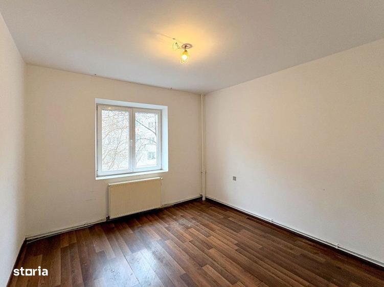 Apartament cu 3 camere decomandat în Vitan