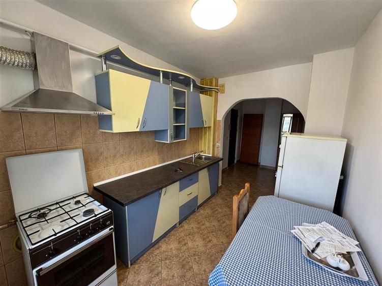 Apartament cu 2 camere decomandat, mobilat în Central