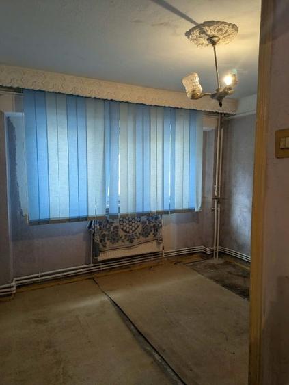 Apartament cu 3 camere semidecomandat, mobilat în Radu Negru