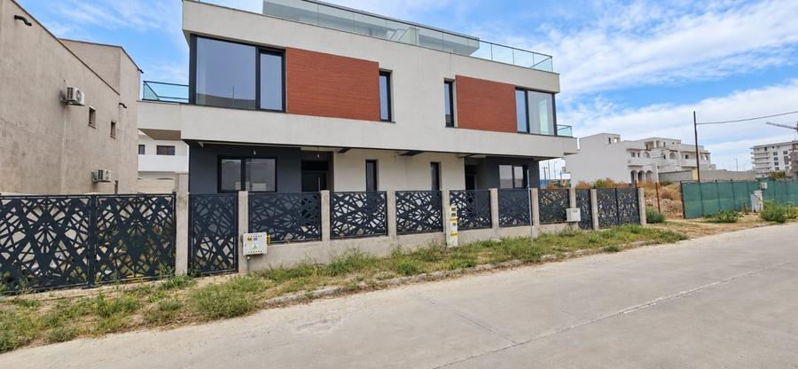 Duplex cu 4 camere cu Canalizare în Ovidiu