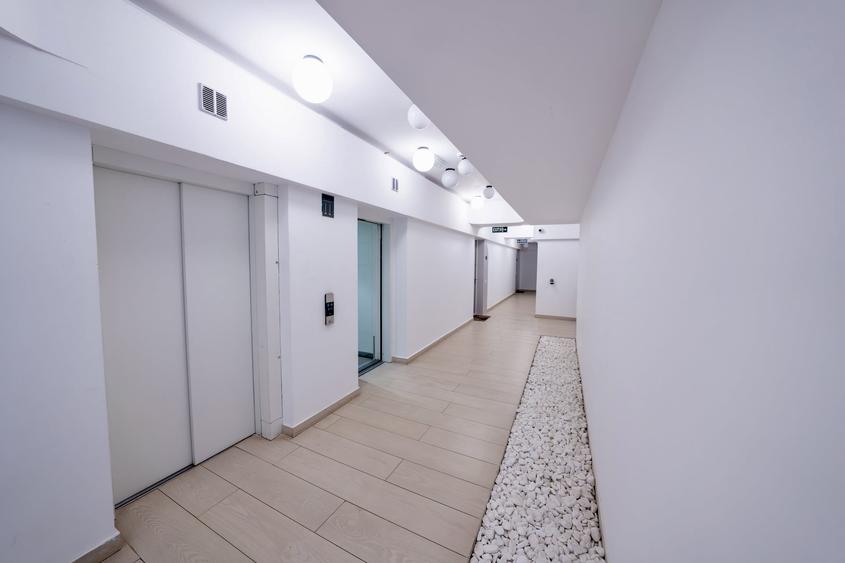 Penthouse cu 3 camere decomandat, mobilat în Politehnica