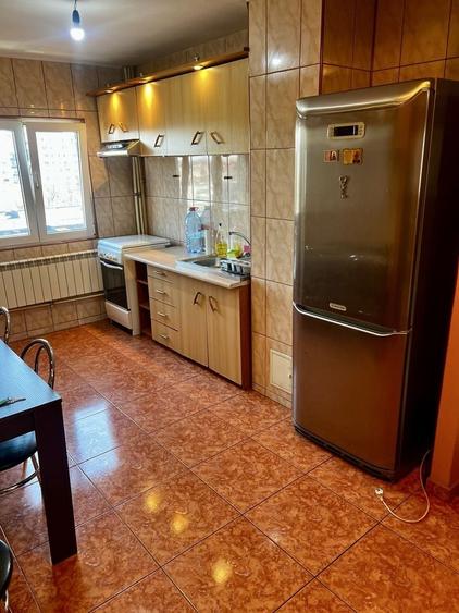 Apartament cu 3 camere decomandat în Militari