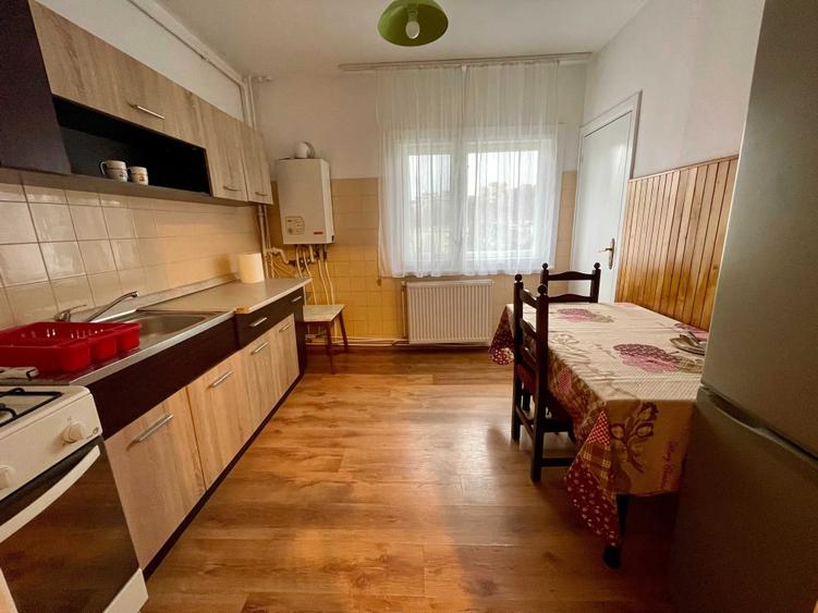 Apartament cu 2 camere decomandat în Plopilor