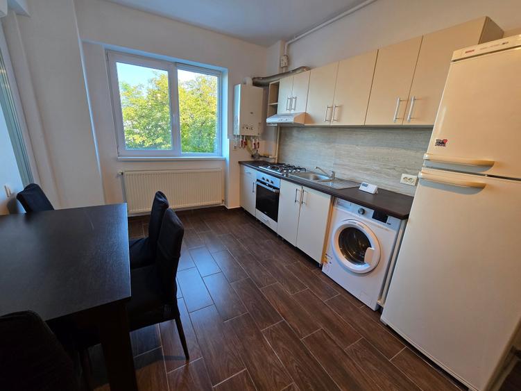Apartament cu 2 camere decomandat în Păcii
