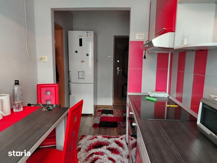 Apartament cu 3 camere semidecomandat în Gării