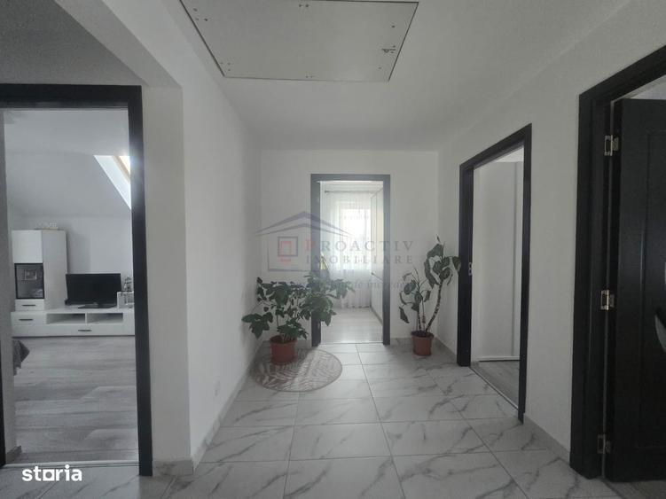 Casă cu 4 camere decomandat în Bulai