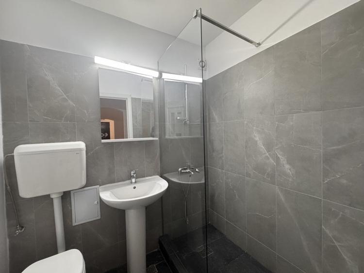 Apartament cu 3 camere semidecomandat, mobilat în Sălăjan