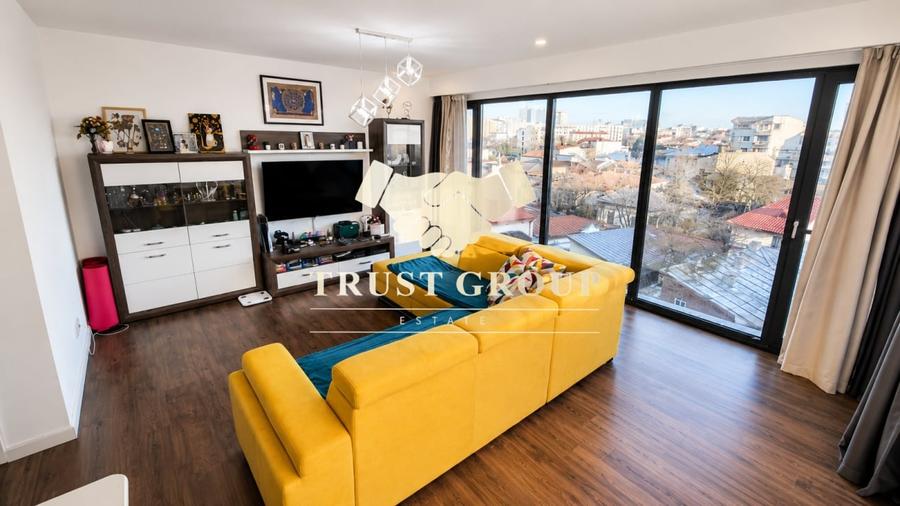 Apartament cu 3 camere decomandat în Victoriei