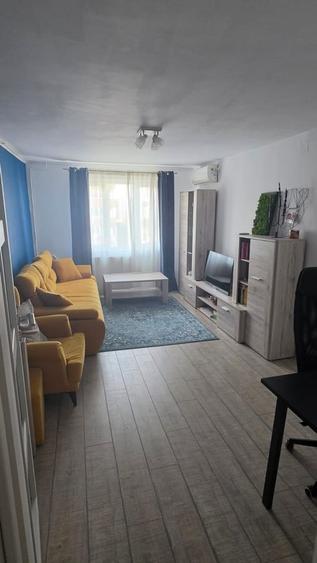 Apartament cu 3 camere semidecomandat, mobilat în Dristor