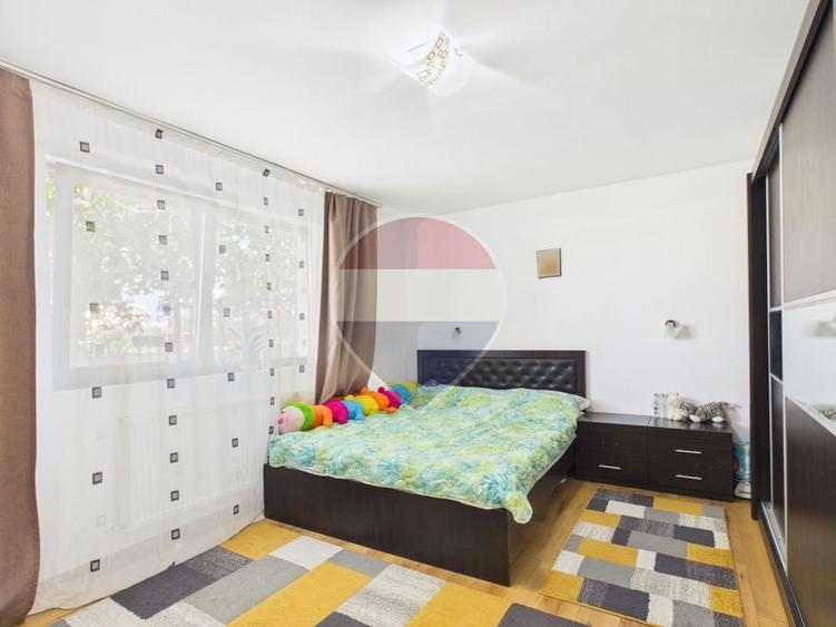 Casă individuală cu 8 camere cu Teren 2220 Mp în Dârza