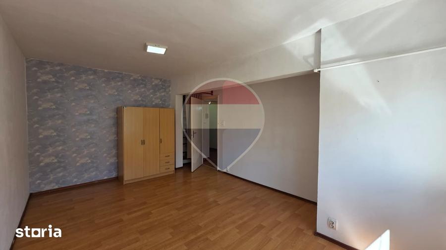 Apartament cu 4 camere în Vitrometan