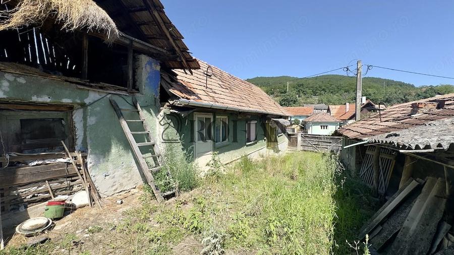 Casă cu 2 camere cu Teren 2015 Mp în Cricău