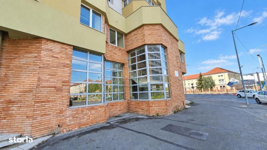 Spațiu comercial, de 800 mp, în Șelimbăr