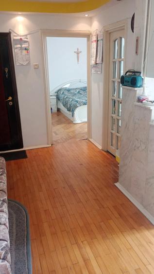 Apartament cu 2 camere decomandat în Precista