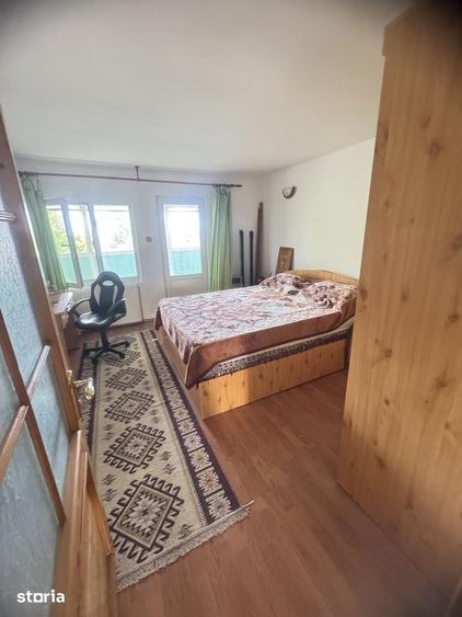 Casă cu 6 camere cu Teren 690 Mp în Km 4