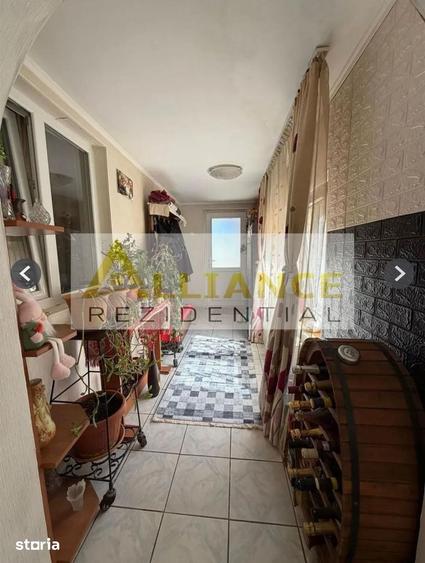 Casă cu 5 camere cu Teren 754 Mp în Glina