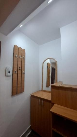 Apartament cu 2 camere semidecomandat, mobilat în Democrației