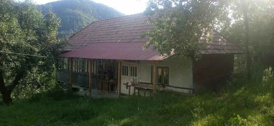 Casă cu 2 camere cu Teren 2 Mp în Trâmpoiele
